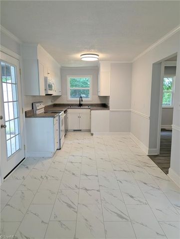 1892 Lake Road, Thomasville, NC 27360