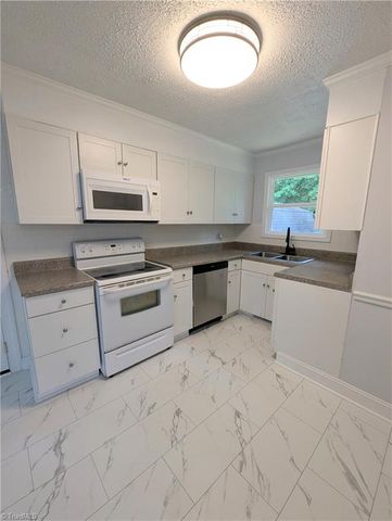 1892 Lake Road, Thomasville, NC 27360