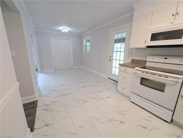 1892 Lake Road, Thomasville, NC 27360