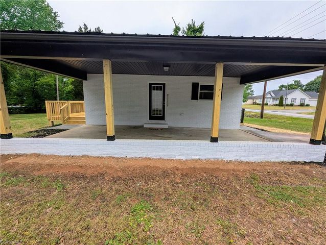 1892 Lake Road, Thomasville, NC 27360