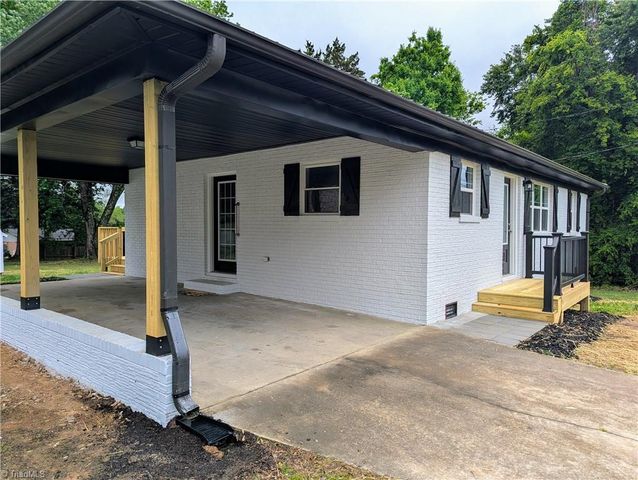 1892 Lake Road, Thomasville, NC 27360