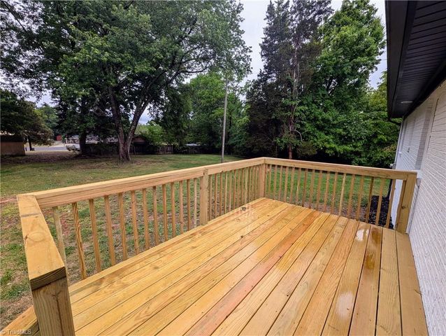 1892 Lake Road, Thomasville, NC 27360