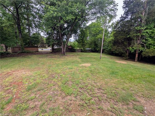 1892 Lake Road, Thomasville, NC 27360