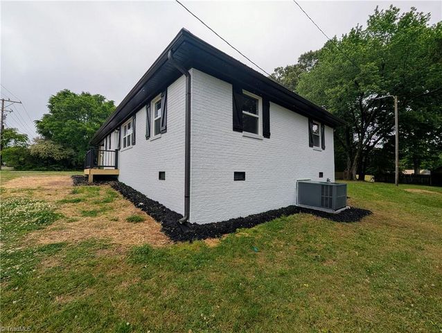 1892 Lake Road, Thomasville, NC 27360
