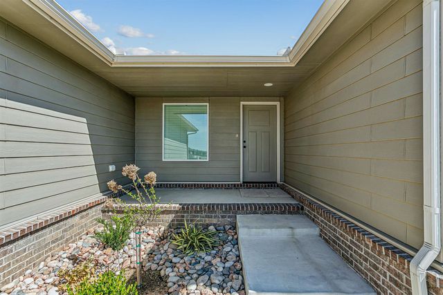 4560 N Atherton St, Maize, KS 67101