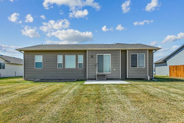 4560 N Atherton St, Maize, KS 67101