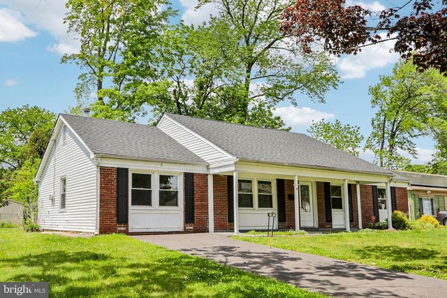 6 NEWPORT LN, Willingboro, NJ 08046