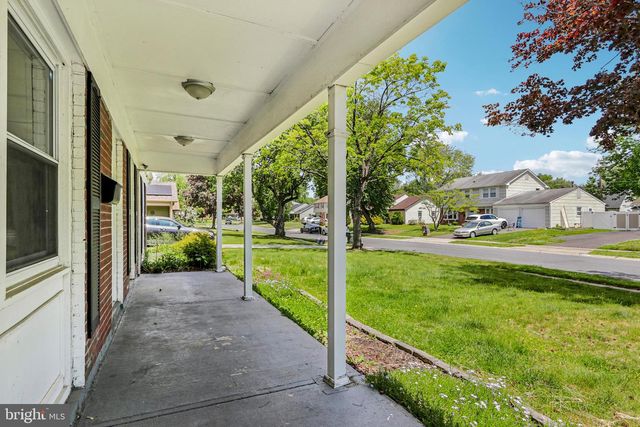 6 NEWPORT LN, Willingboro, NJ 08046