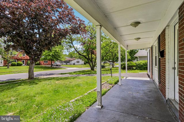 6 NEWPORT LN, Willingboro, NJ 08046
