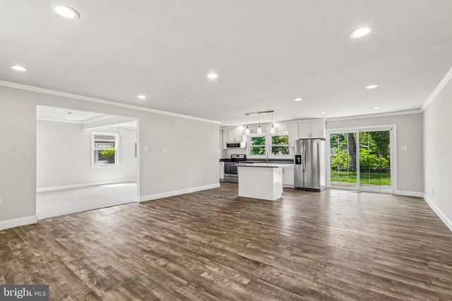 6 NEWPORT LN, Willingboro, NJ 08046