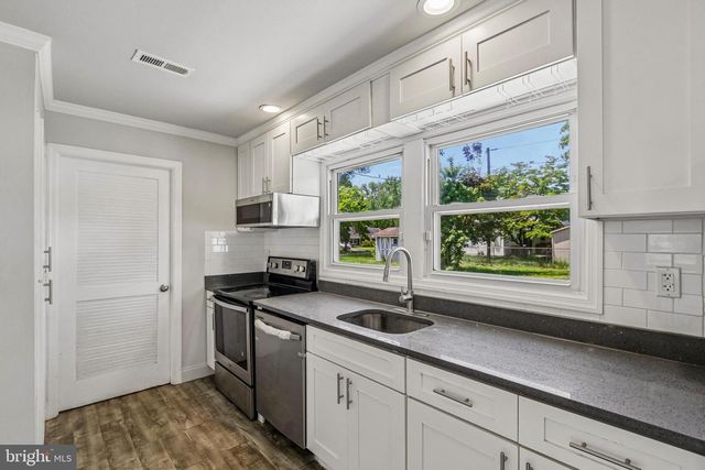 6 NEWPORT LN, Willingboro, NJ 08046