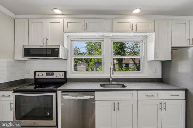 6 NEWPORT LN, Willingboro, NJ 08046