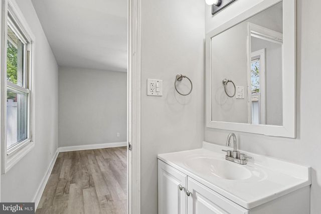 6 NEWPORT LN, Willingboro, NJ 08046