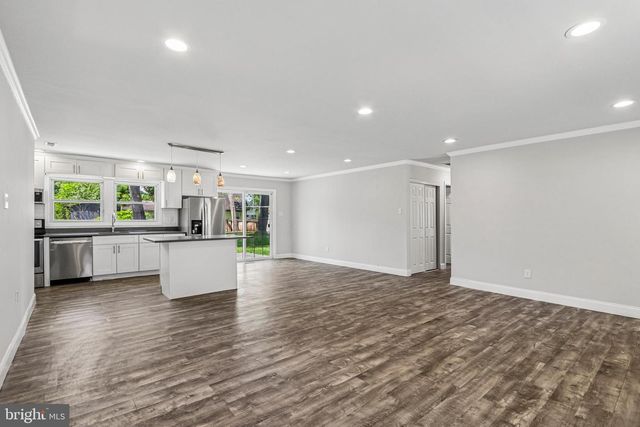 6 NEWPORT LN, Willingboro, NJ 08046