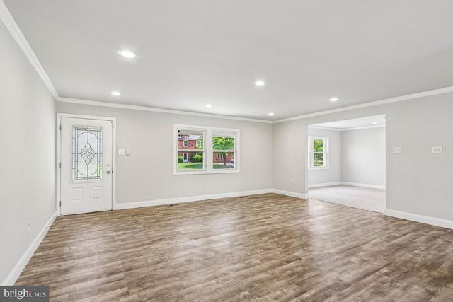 6 NEWPORT LN, Willingboro, NJ 08046