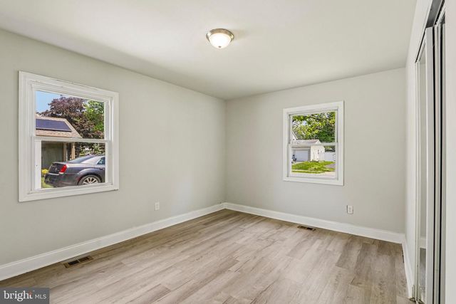 6 NEWPORT LN, Willingboro, NJ 08046