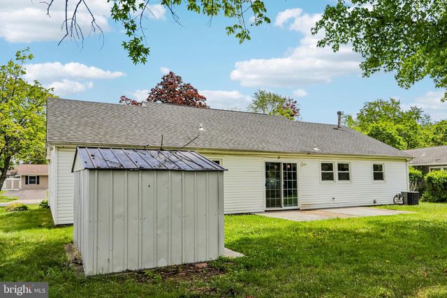 6 NEWPORT LN, Willingboro, NJ 08046
