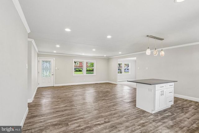 6 NEWPORT LN, Willingboro, NJ 08046
