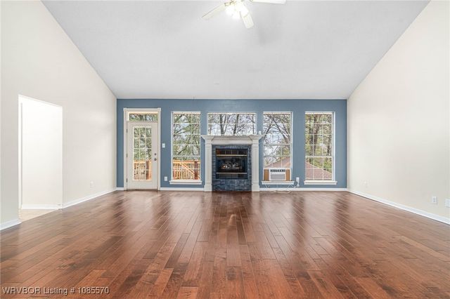 1912 Parkridge Drive, Van Buren, AR 72956