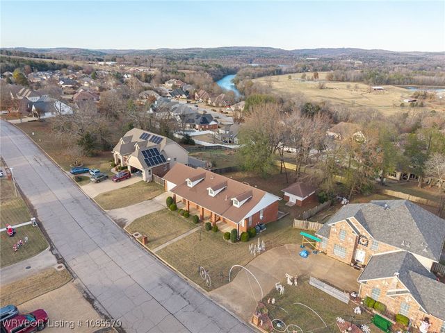 1912 Parkridge Drive, Van Buren, AR 72956