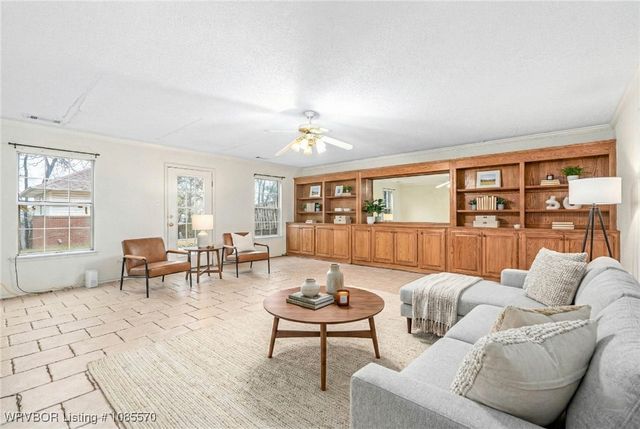 1912 Parkridge Drive, Van Buren, AR 72956