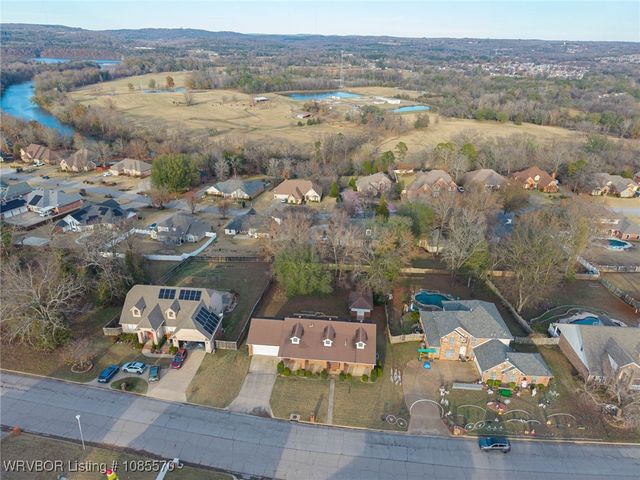 1912 Parkridge Drive, Van Buren, AR 72956