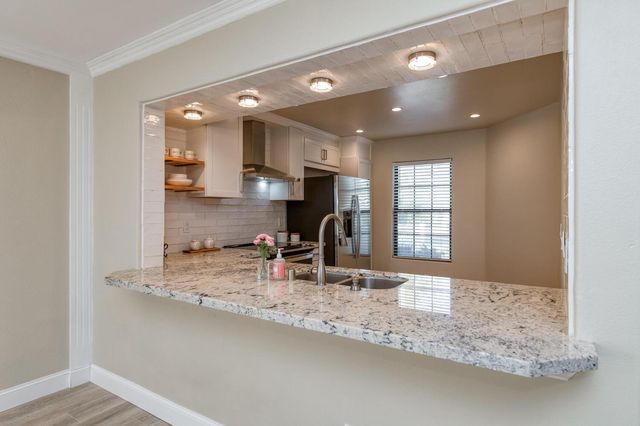 923 E Foxhill Drive, Fresno, CA 93720