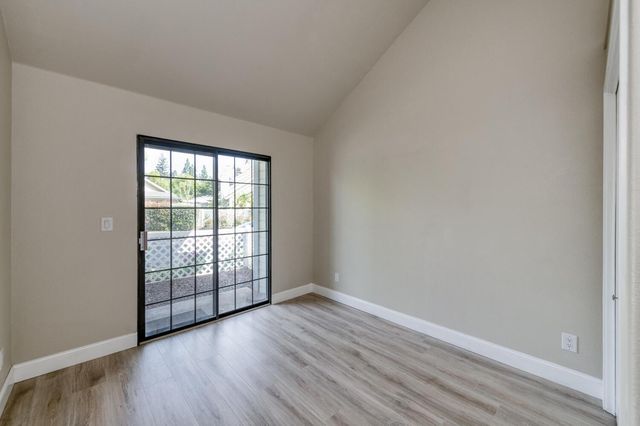 923 E Foxhill Drive, Fresno, CA 93720