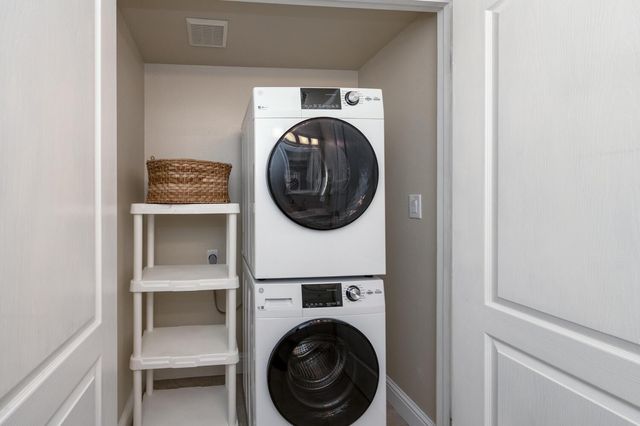 923 E Foxhill Drive, Fresno, CA 93720