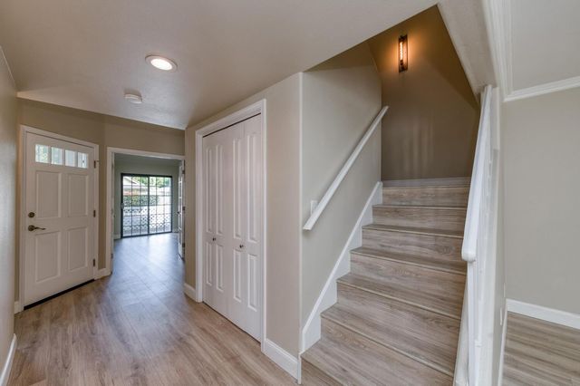 923 E Foxhill Drive, Fresno, CA 93720