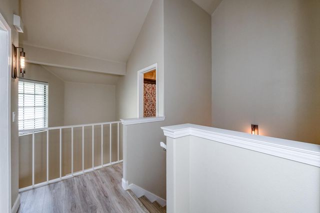 923 E Foxhill Drive, Fresno, CA 93720