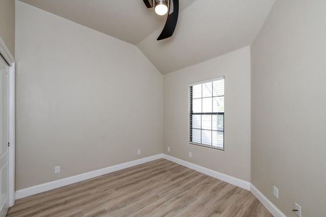 923 E Foxhill Drive, Fresno, CA 93720