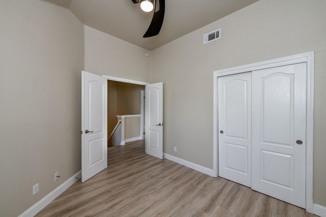 923 E Foxhill Drive, Fresno, CA 93720