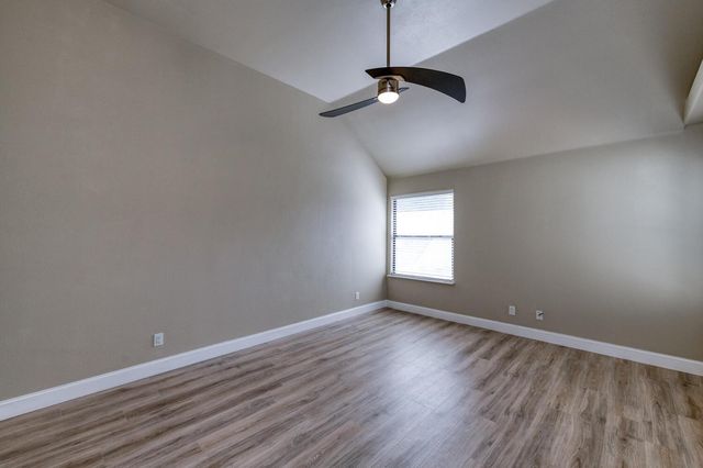 923 E Foxhill Drive, Fresno, CA 93720