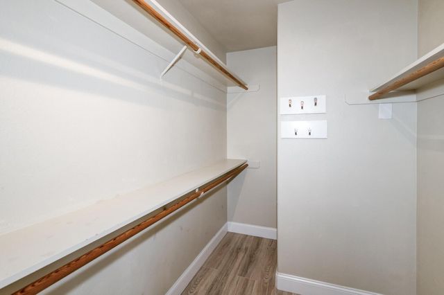 923 E Foxhill Drive, Fresno, CA 93720