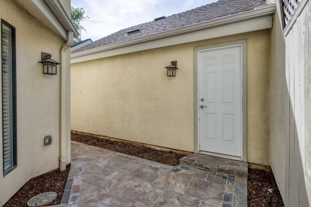 923 E Foxhill Drive, Fresno, CA 93720