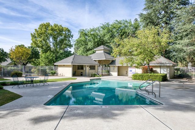 923 E Foxhill Drive, Fresno, CA 93720