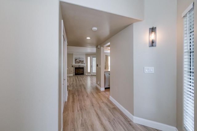 923 E Foxhill Drive, Fresno, CA 93720