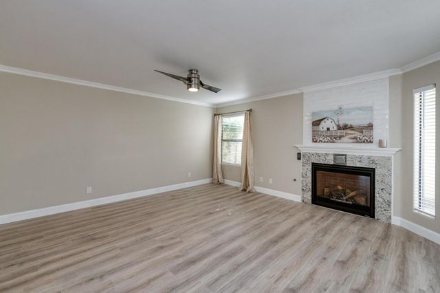 923 E Foxhill Drive, Fresno, CA 93720