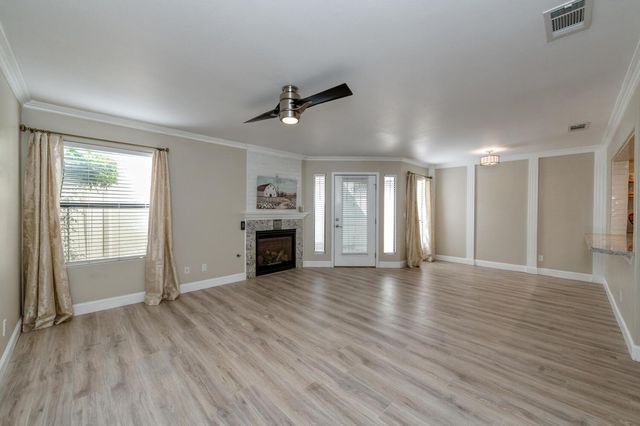 923 E Foxhill Drive, Fresno, CA 93720