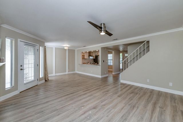 923 E Foxhill Drive, Fresno, CA 93720