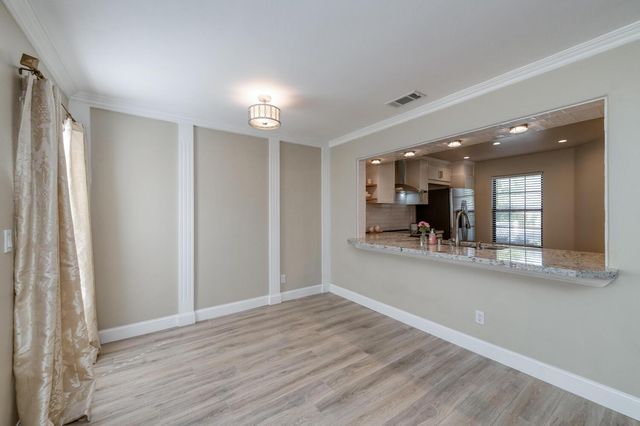 923 E Foxhill Drive, Fresno, CA 93720