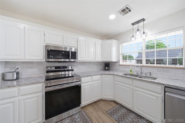620 Grove Crest Road, Pryor, OK 74361