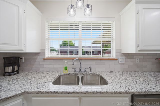 620 Grove Crest Road, Pryor, OK 74361