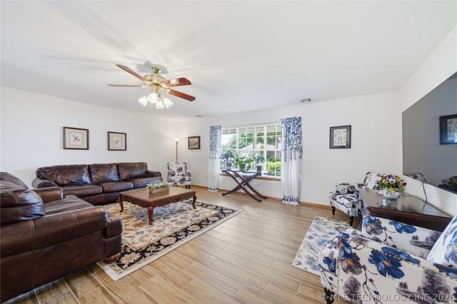 620 Grove Crest Road, Pryor, OK 74361