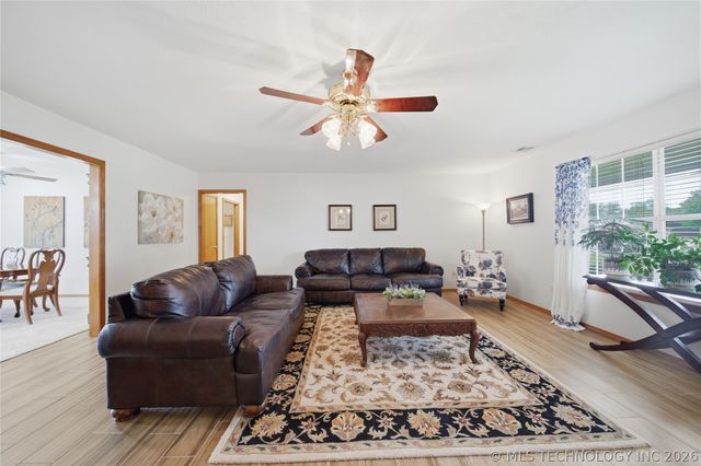 620 Grove Crest Road, Pryor, OK 74361