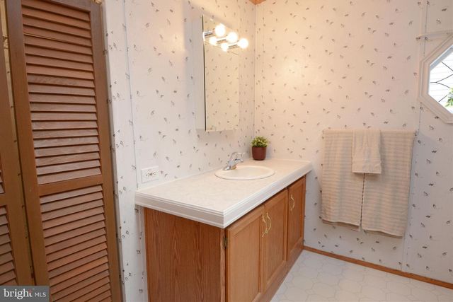 3005 WALNUT LN, Telford, PA 18969