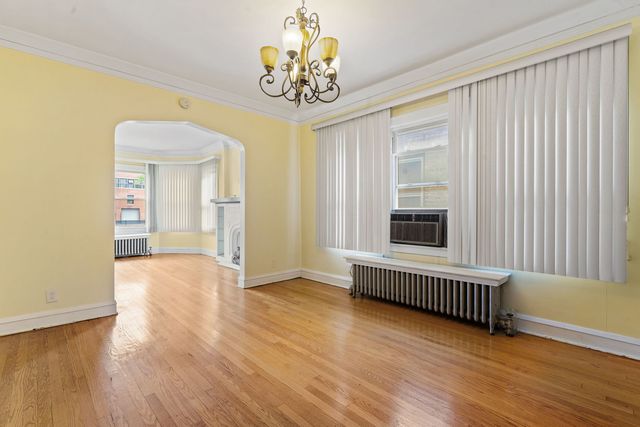 7636 S Winchester Avenue, Chicago, IL 60620