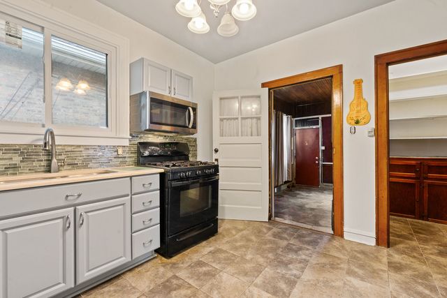 7636 S Winchester Avenue, Chicago, IL 60620
