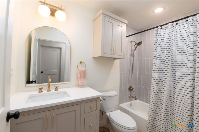 407 Tucker Street, Rogers, TX 76569
